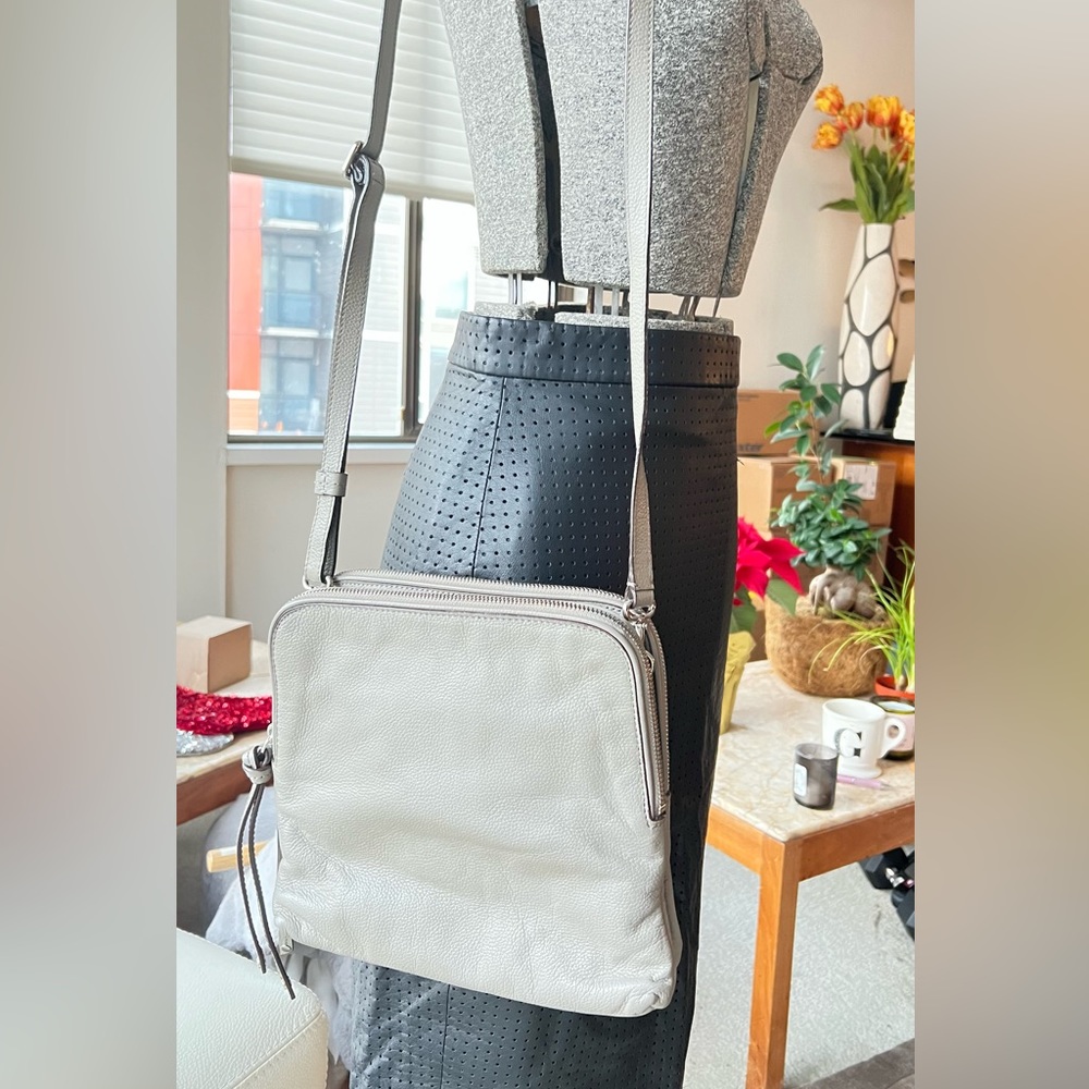 BANANA REPUBLIC TAN LEATHER CROSSBODY